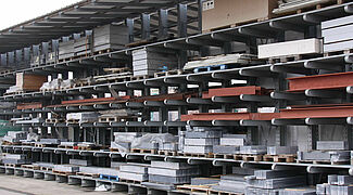 Cantilever racking with roof